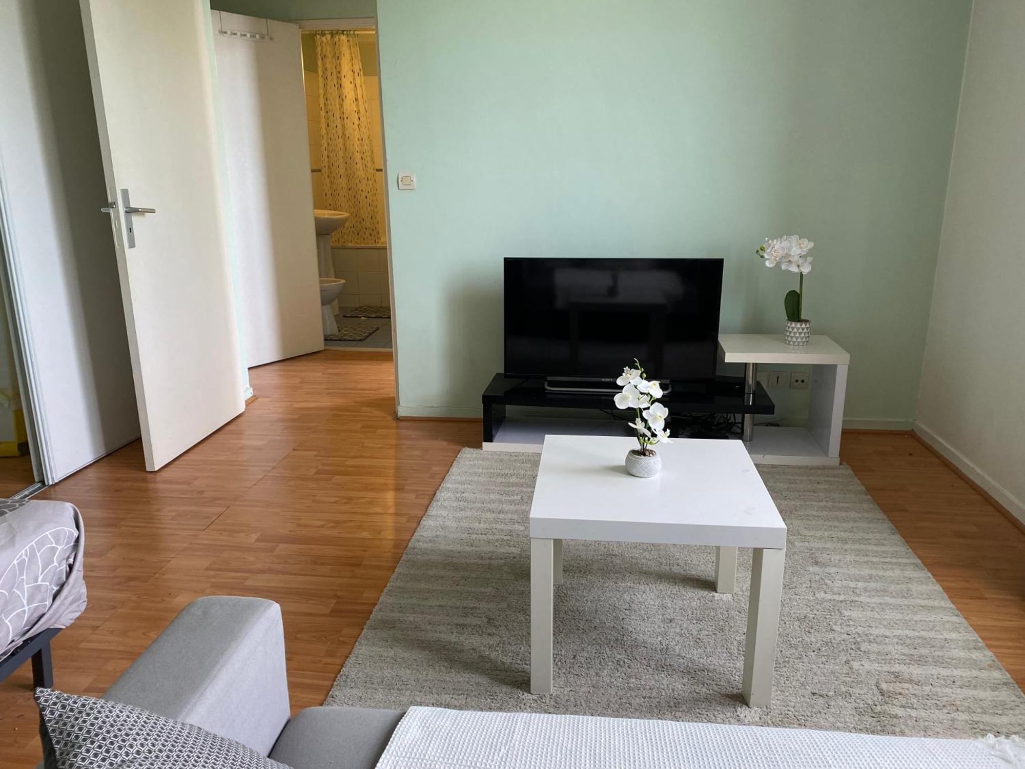 Appart Calme Avec Parking Gratuit Evry-Gregy-sur-Yerre Exteriör bild